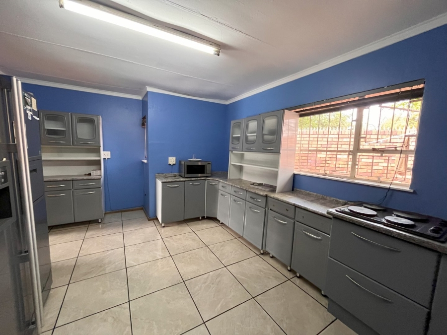 4 Bedroom Property for Sale in Heuwelsig Free State
